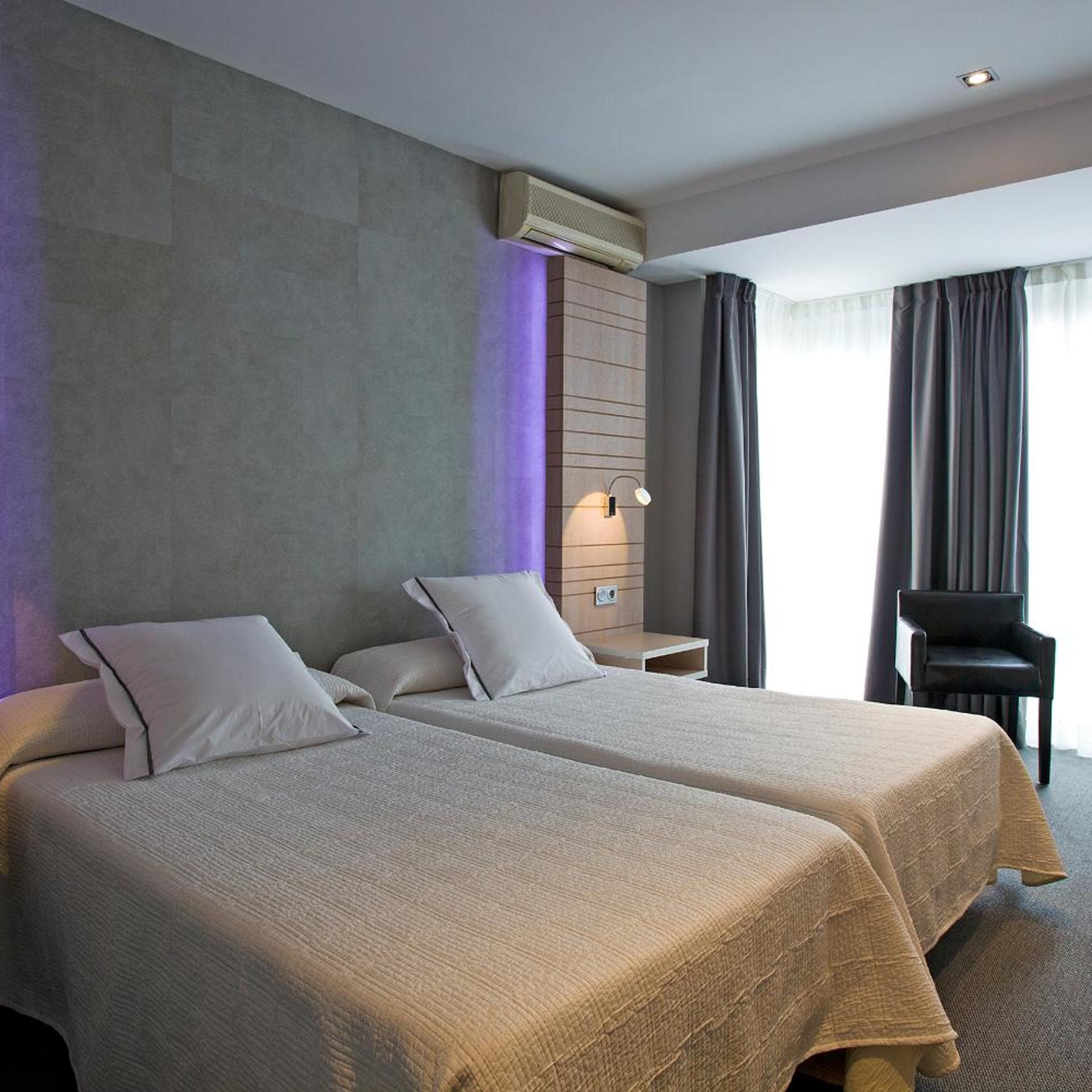 CASTILLO HOTEL 6/34