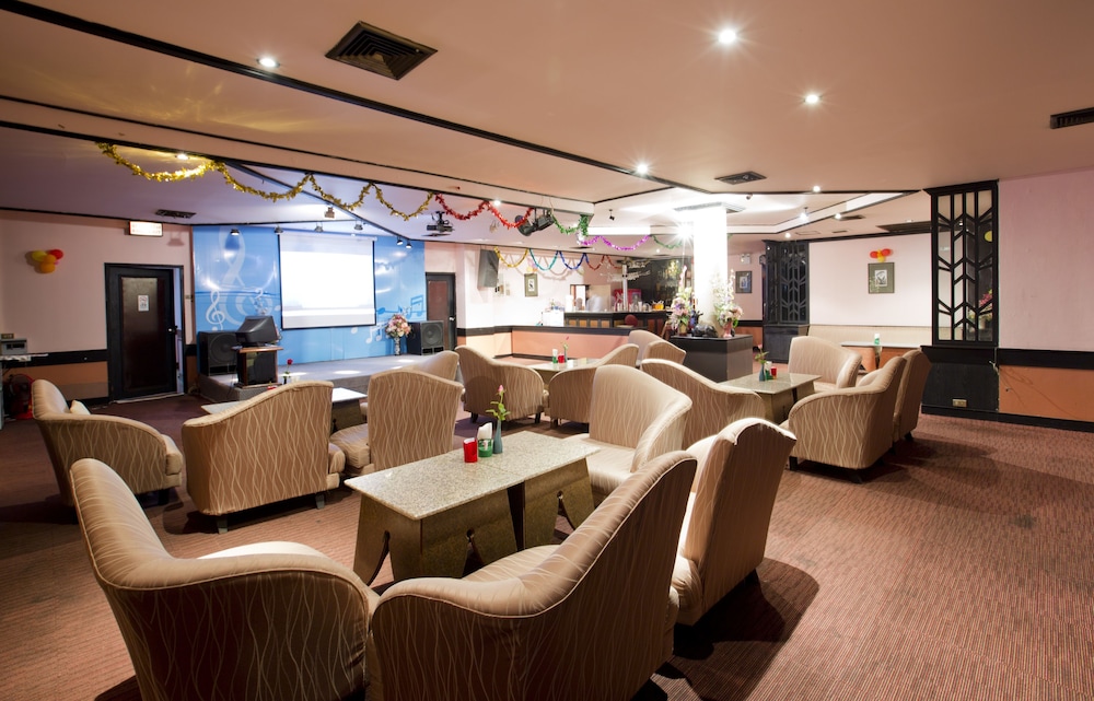 Charoen Hotel 47/71