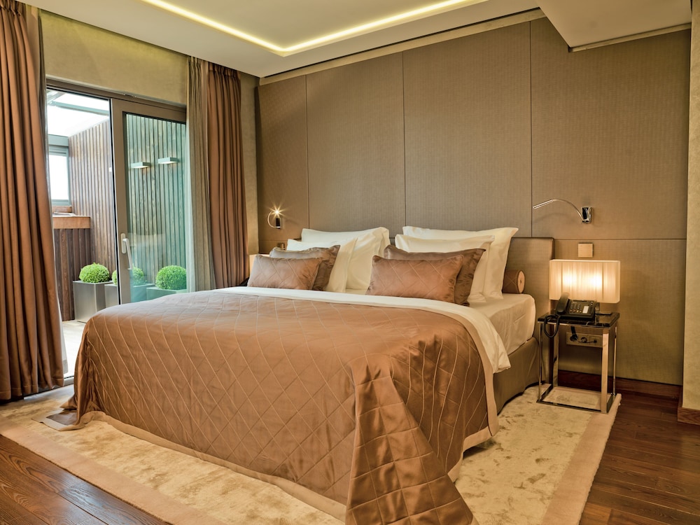 EXECUTIVE, DOUBLE BED