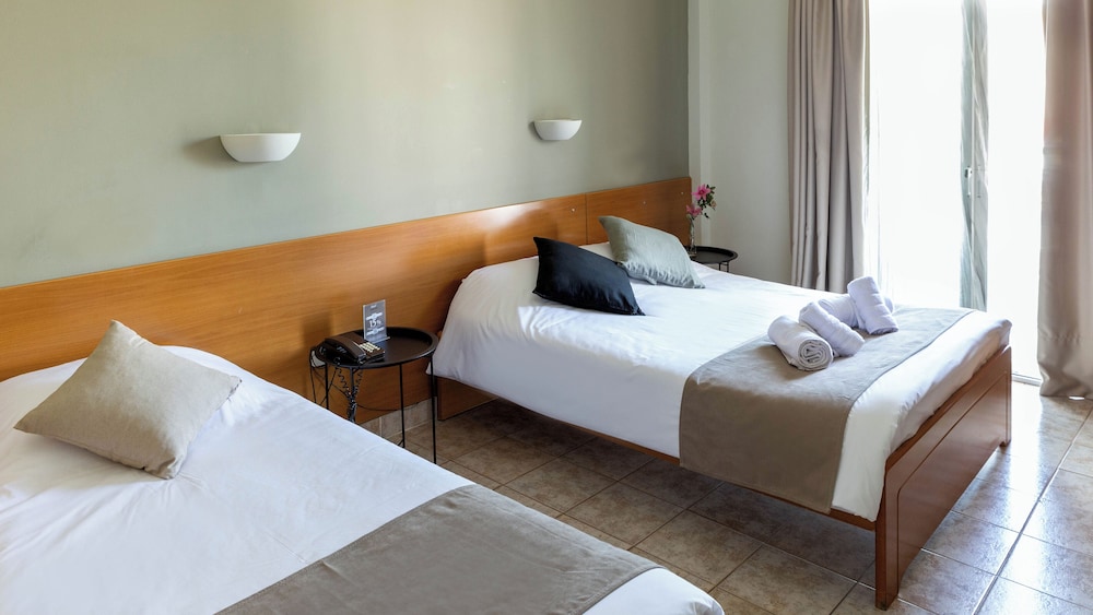 Anesis Hotel 25/50