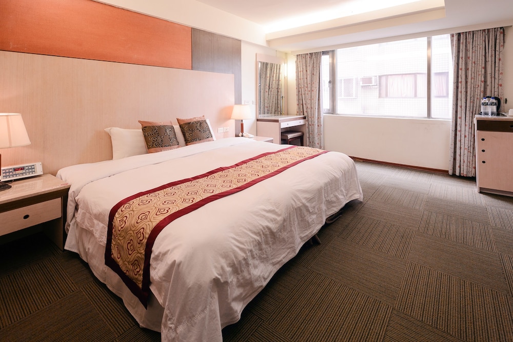 Waugh Den Hotel 39/61