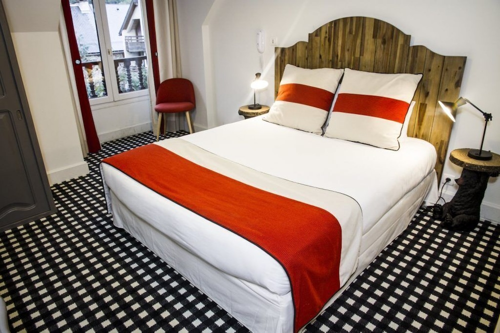 Hotel Mir 10/50