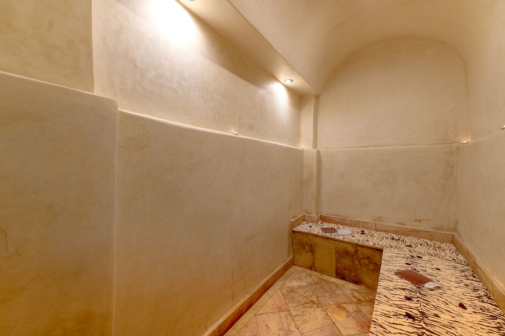Riad Amina photo2