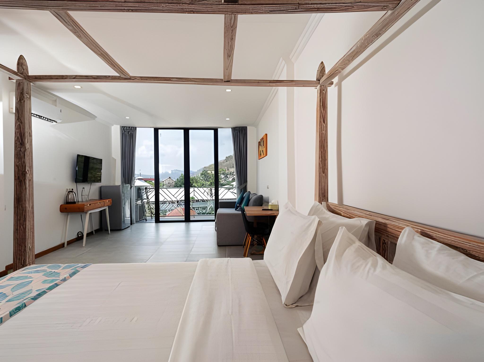 Deluxe, Queen Bed