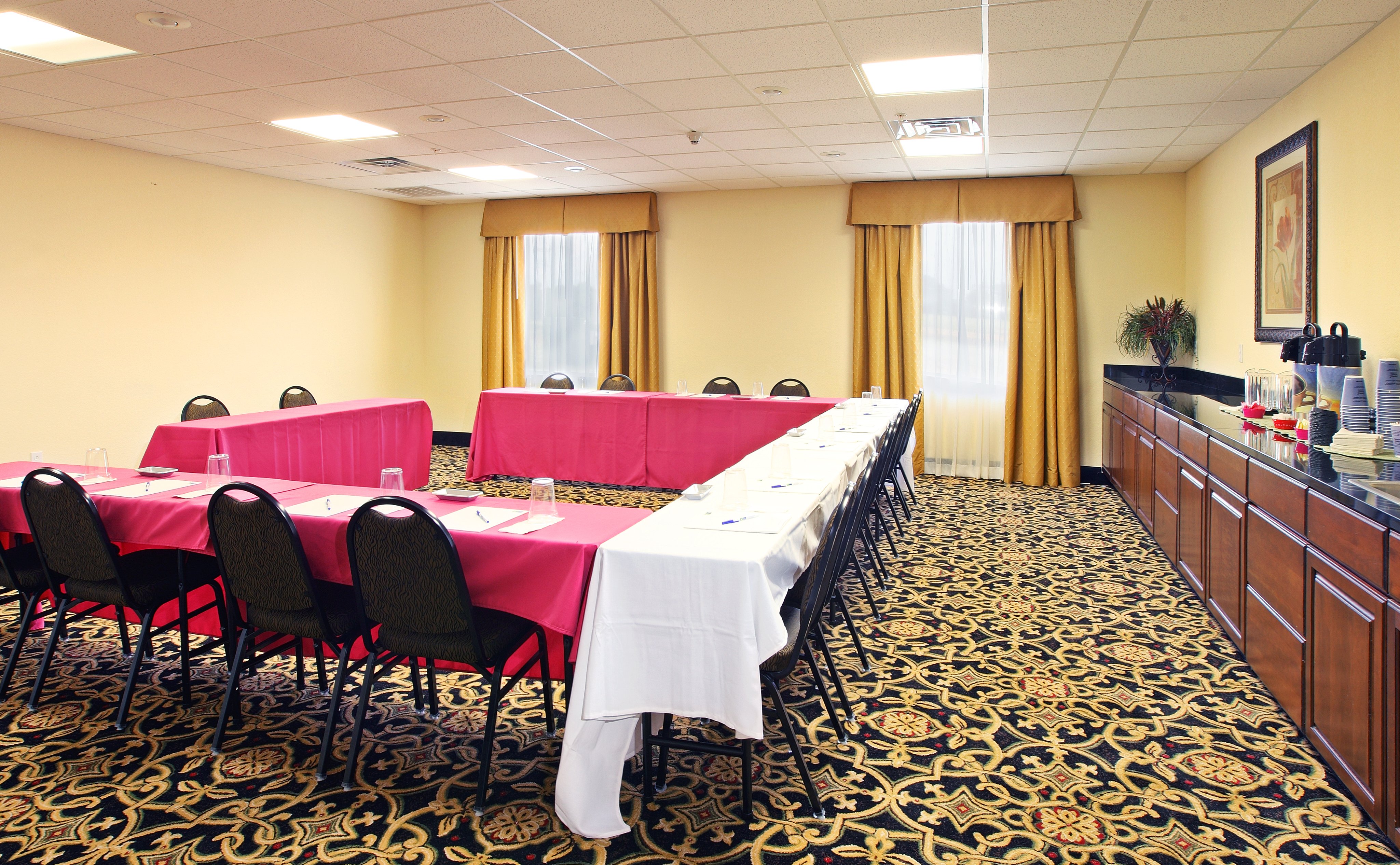 Holiday Inn Express Hotel Suites Clarksville 54/61