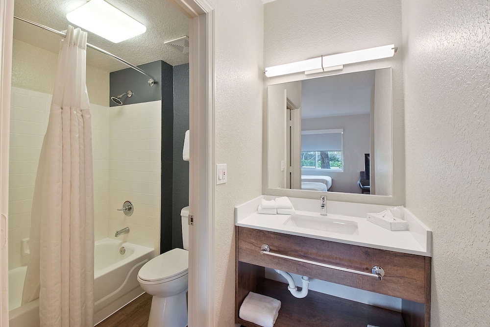 Extended Stay America Miami Airport Doral 25th St 13/56