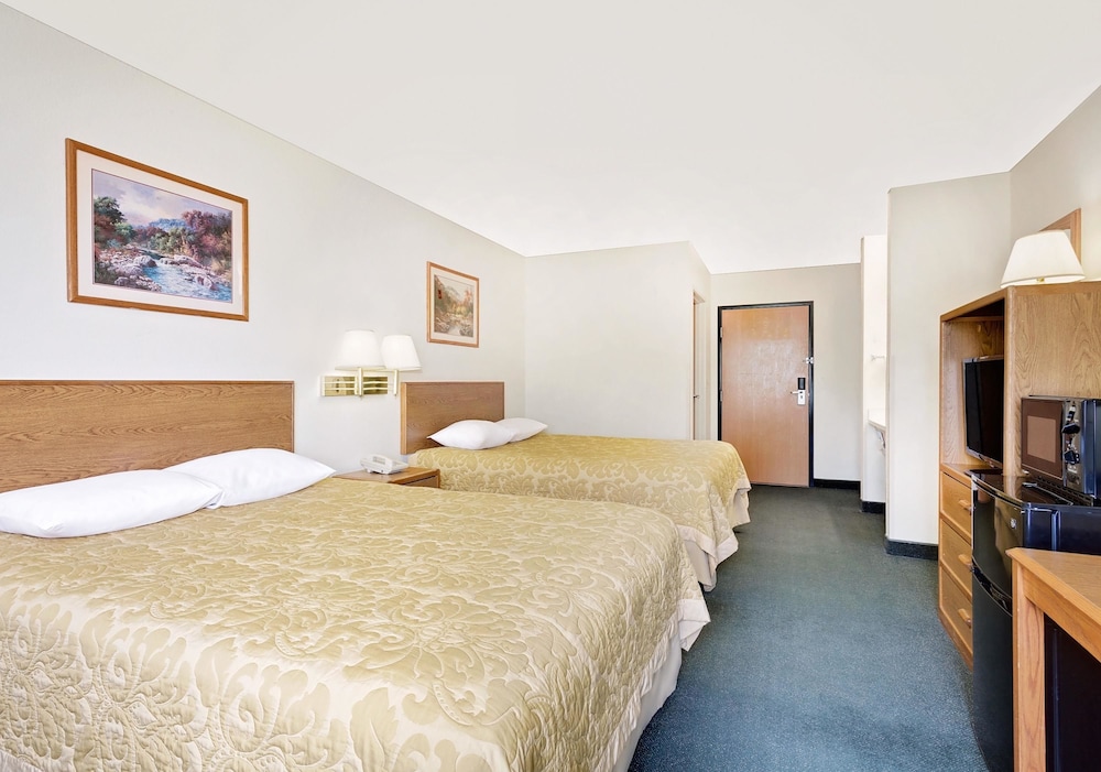 Super 8 by Wyndham Battle Mountain NV 9/20