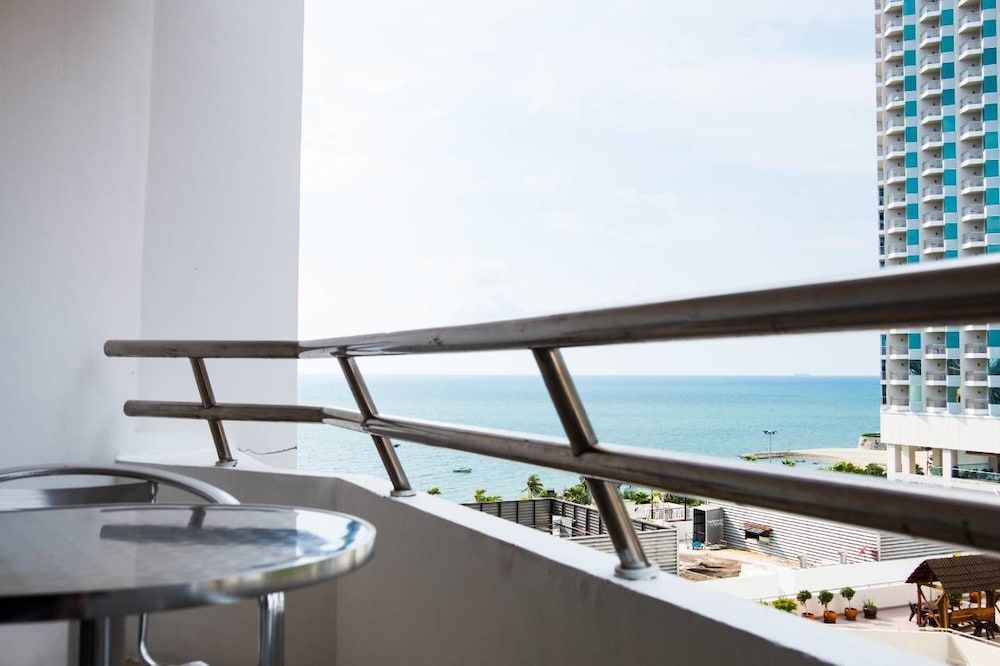 Markland Seaside Pattaya 29/30