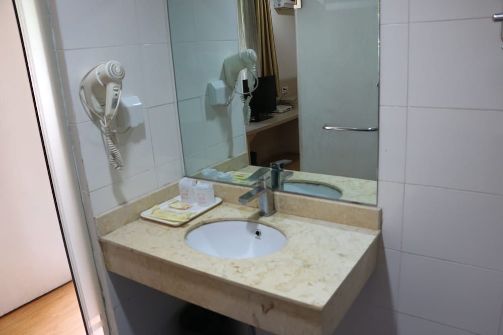 Echarm Hotel (Guangzhou Huashi Metro Station) 32/33