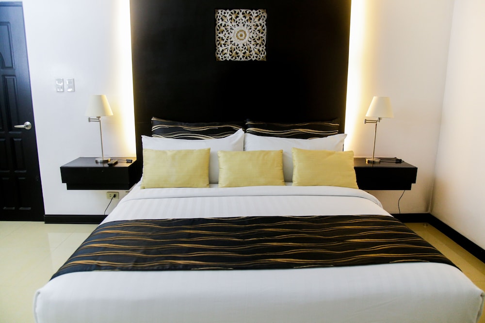 Forest Crest Nature Hotel and Resort Powered by ASTON (ex Chateau Royale Sports and Country Club) 17/77