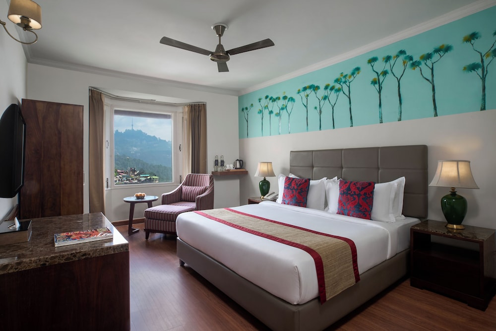 Deluxe, King Bed, City View, 8fold By Larisa Shimla 2/3