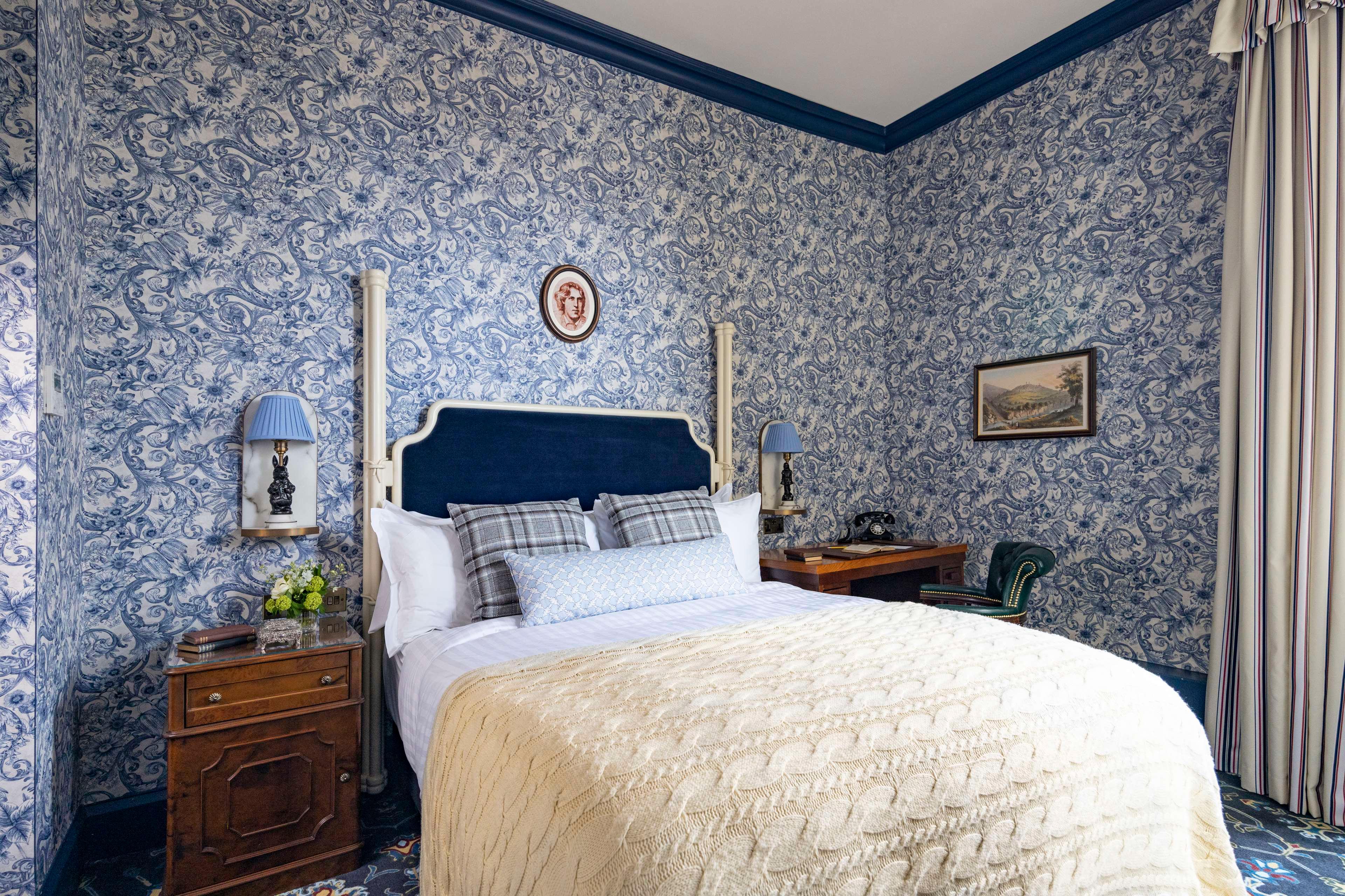 GRADUATE, KING BED, ACCESSIBLE