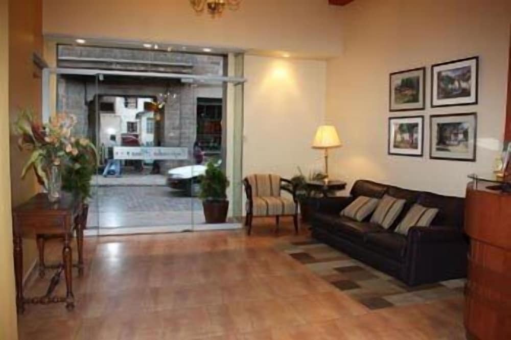 EMPERADOR PLAZA HOTEL 26/35