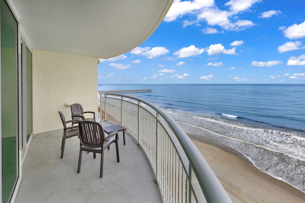 Sandy Beach Oceanfront Resort 40/50