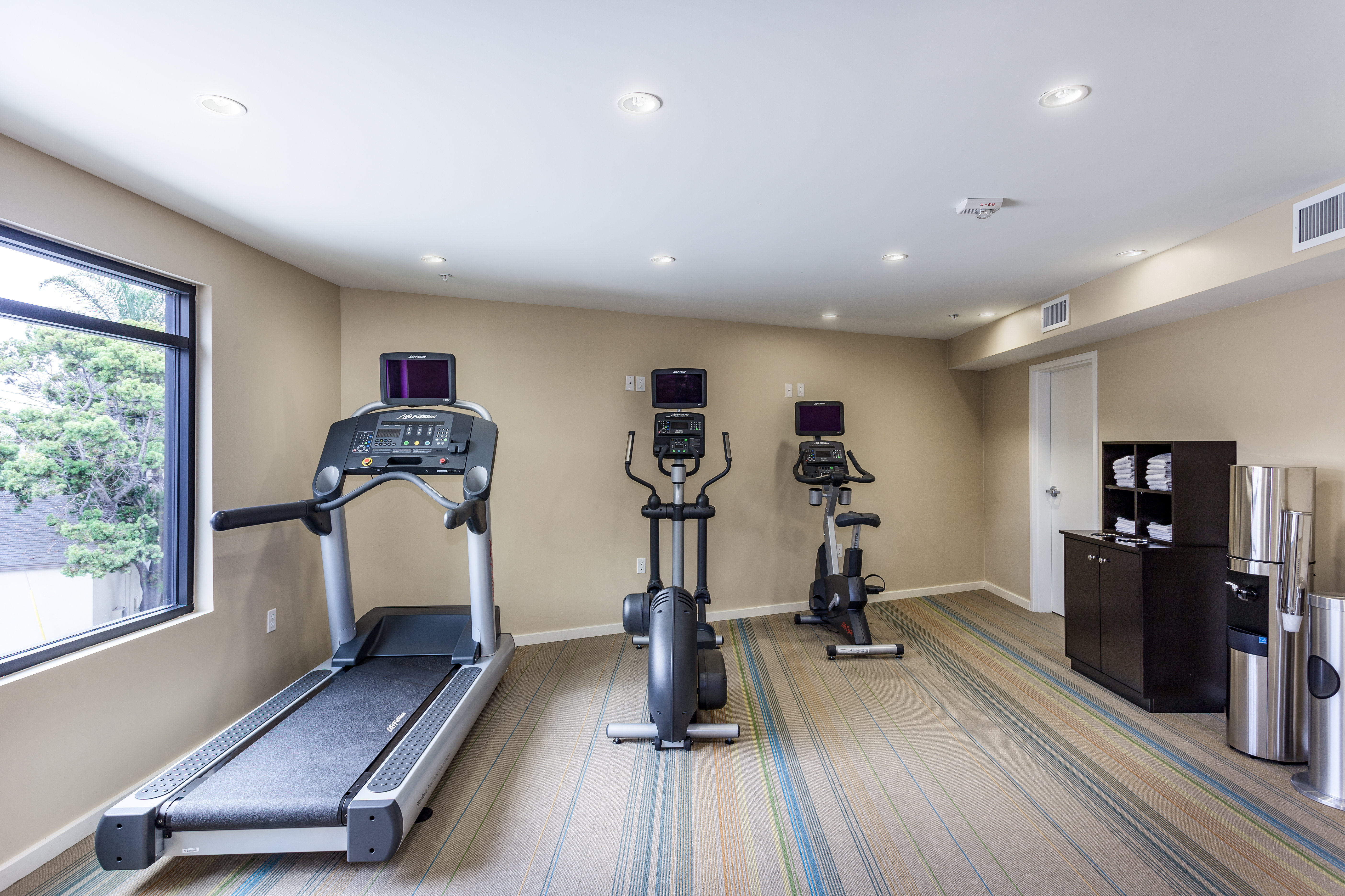Holiday Inn Express and Suites La Jolla - Windansea Beach 15/24