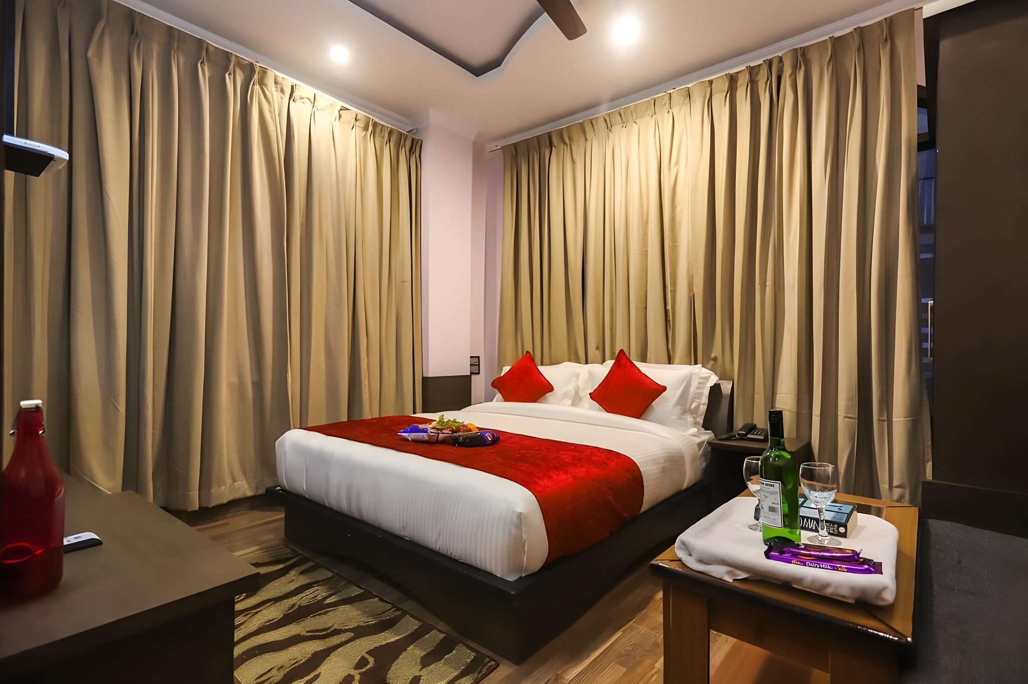 Room, Queen Bed, No View, No Balcony
