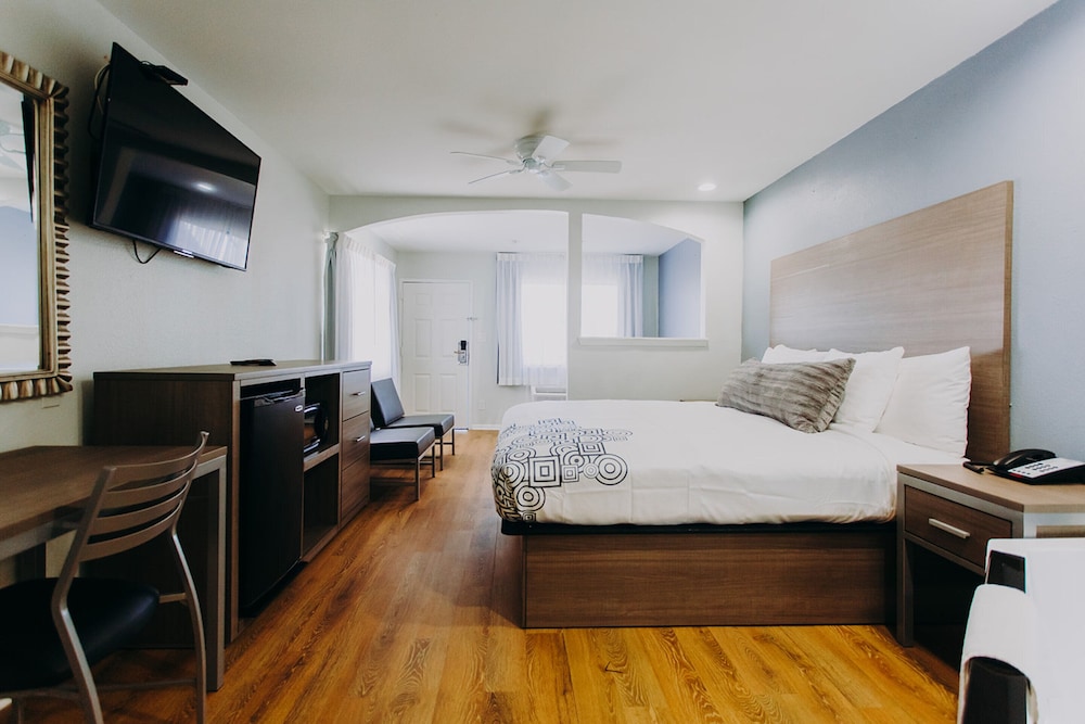 Passport Inn 32/54