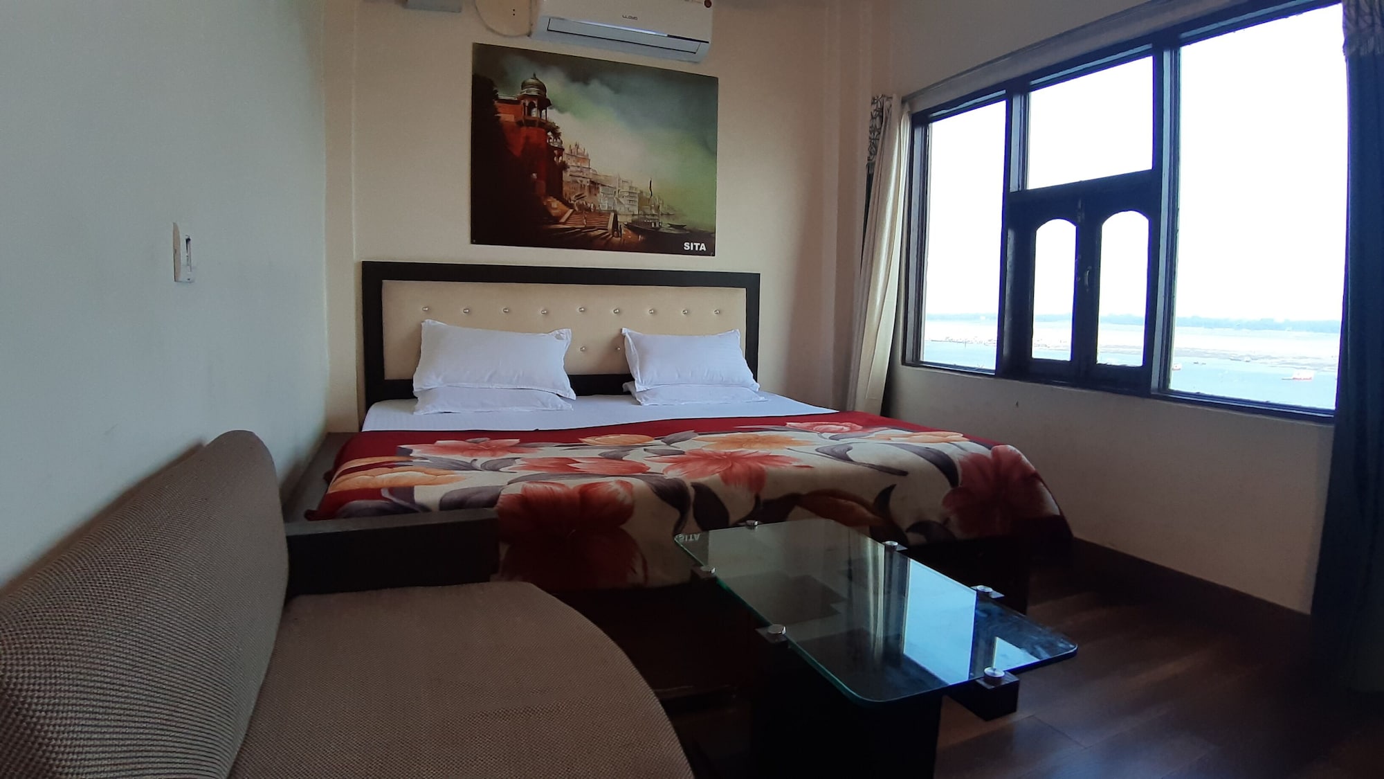 Deluxe, King Bed, River View, Sita Guest House 4/8