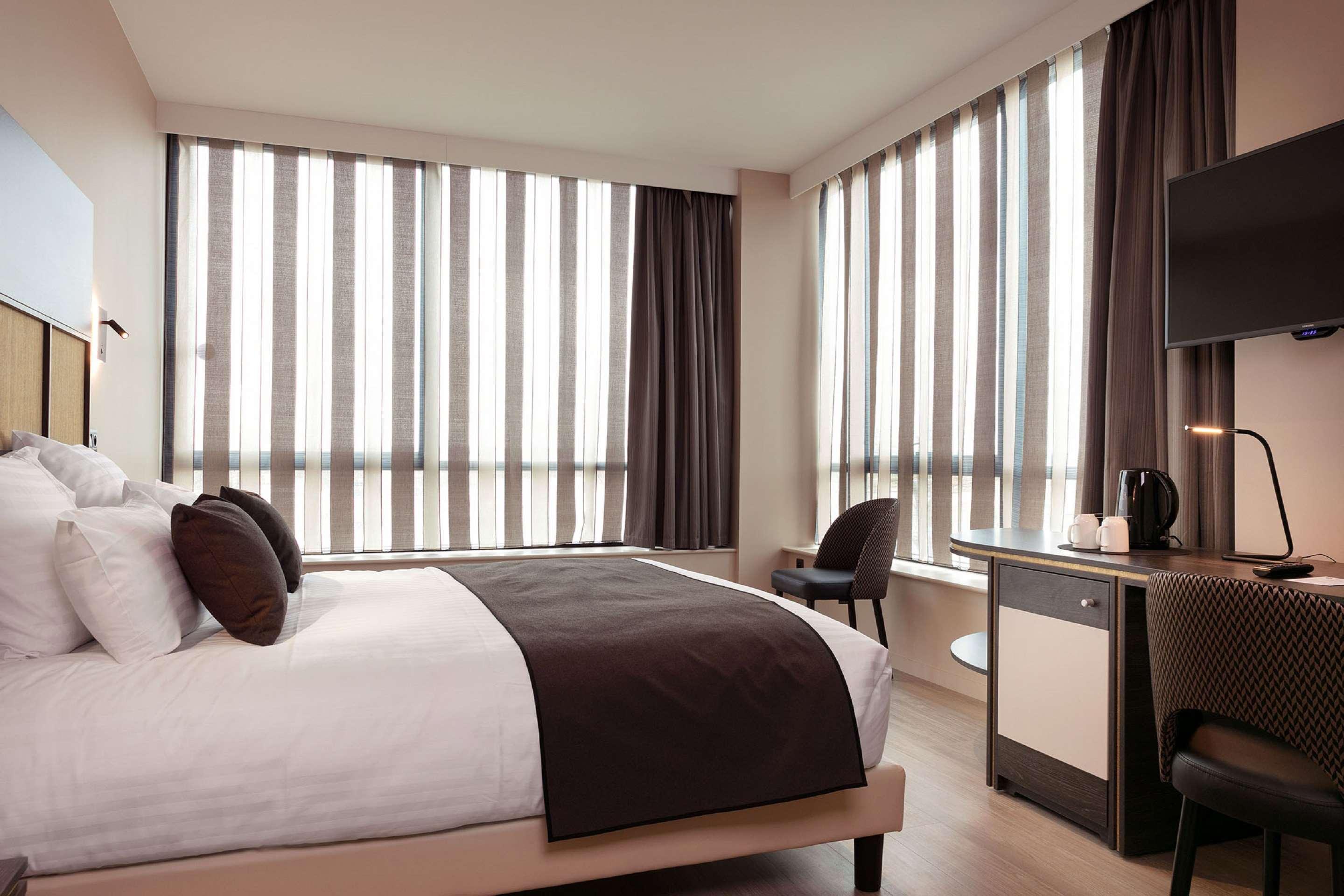 Connecting, Family, Queen and Twin Beds, Accessible
