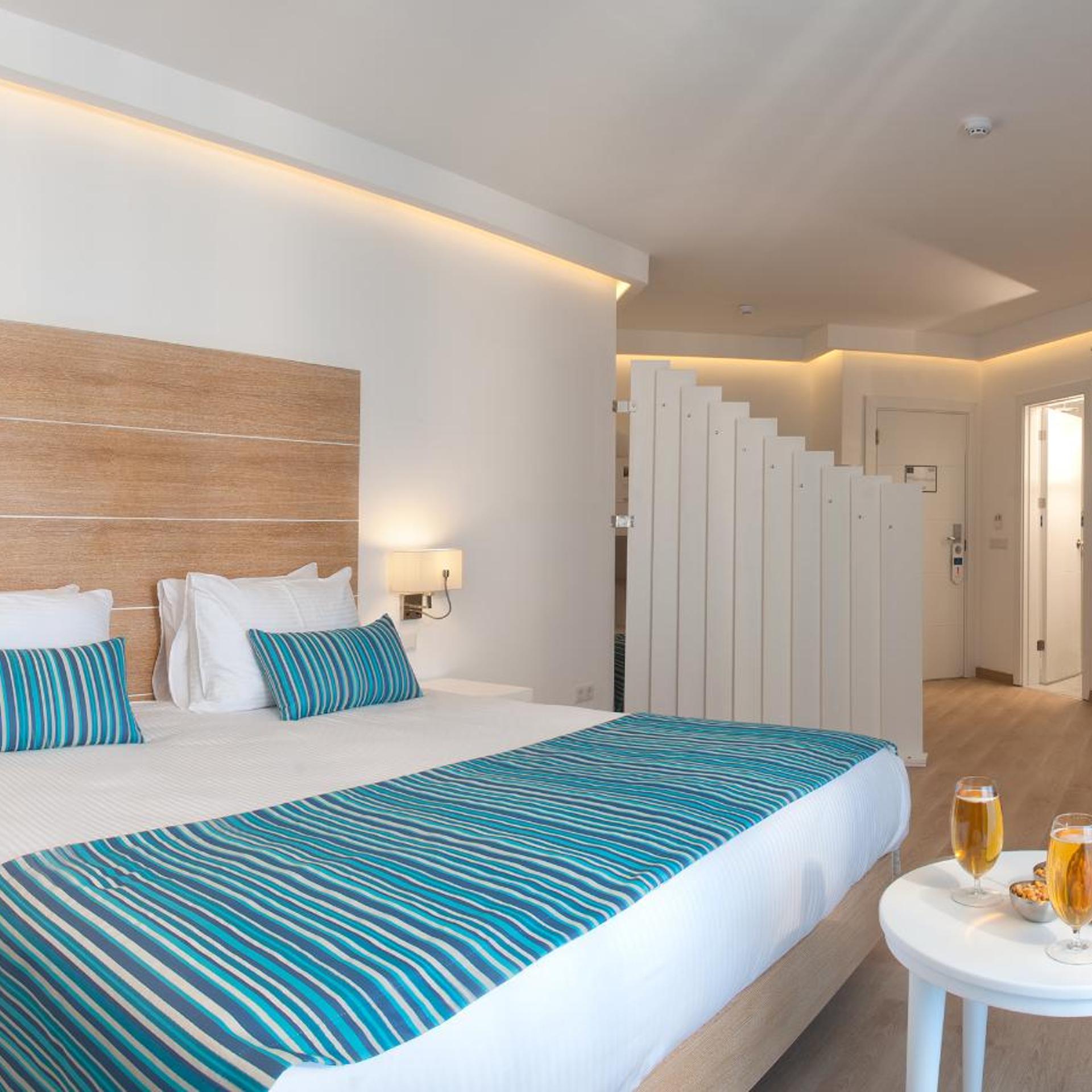Room, Pool Access