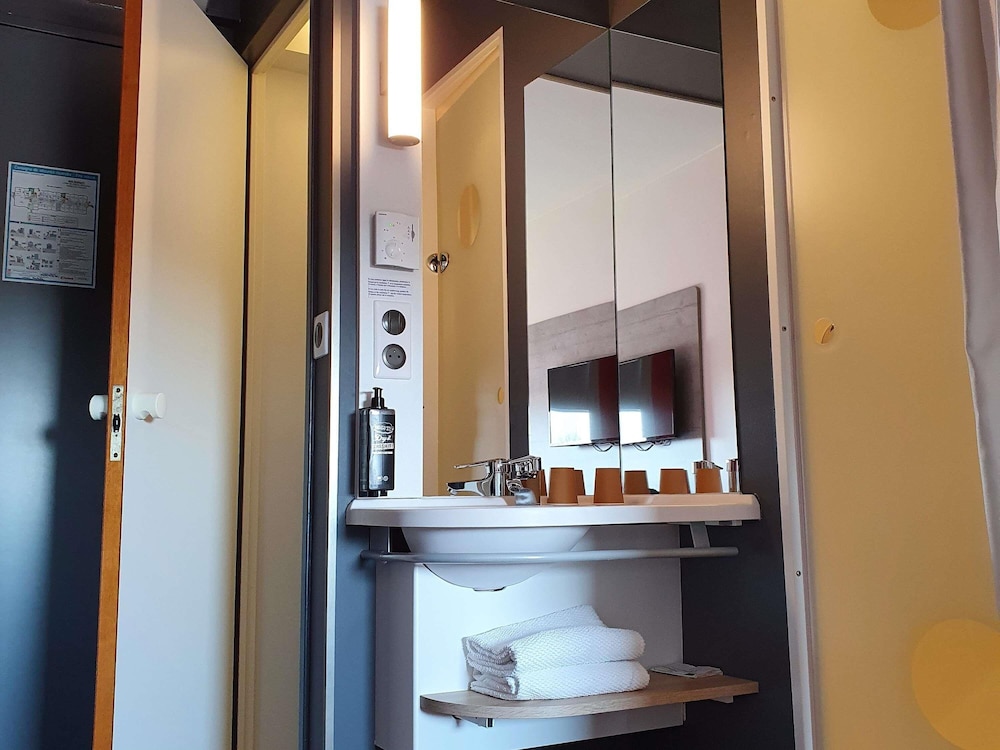 IBIS BUDGET COUTANCES 65/65