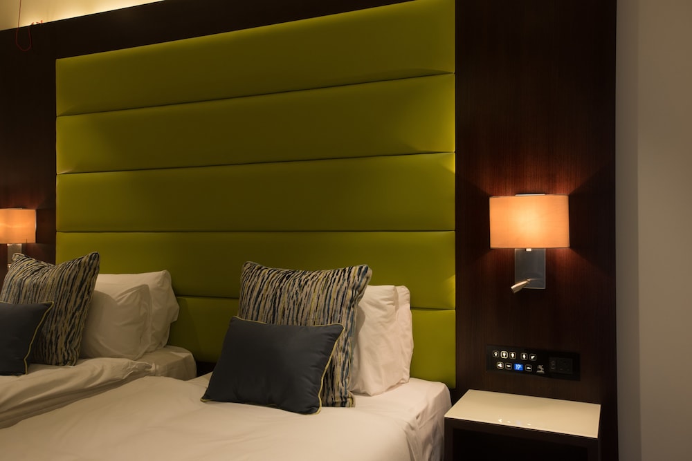St George S Hotel Wembley 20/32