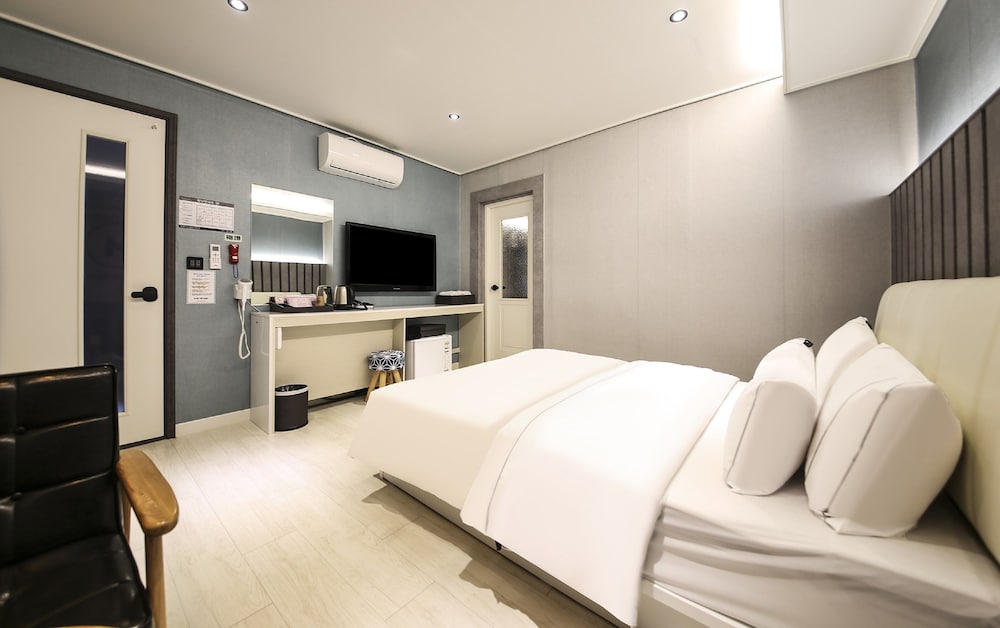 JUNIOR SUITE, CITY VIEW