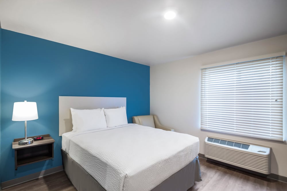 WoodSpring Suites Davenport Quad Cities 8/27