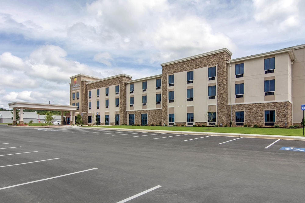 Comfort Inn & Suites East Ellijay, GA 37/41