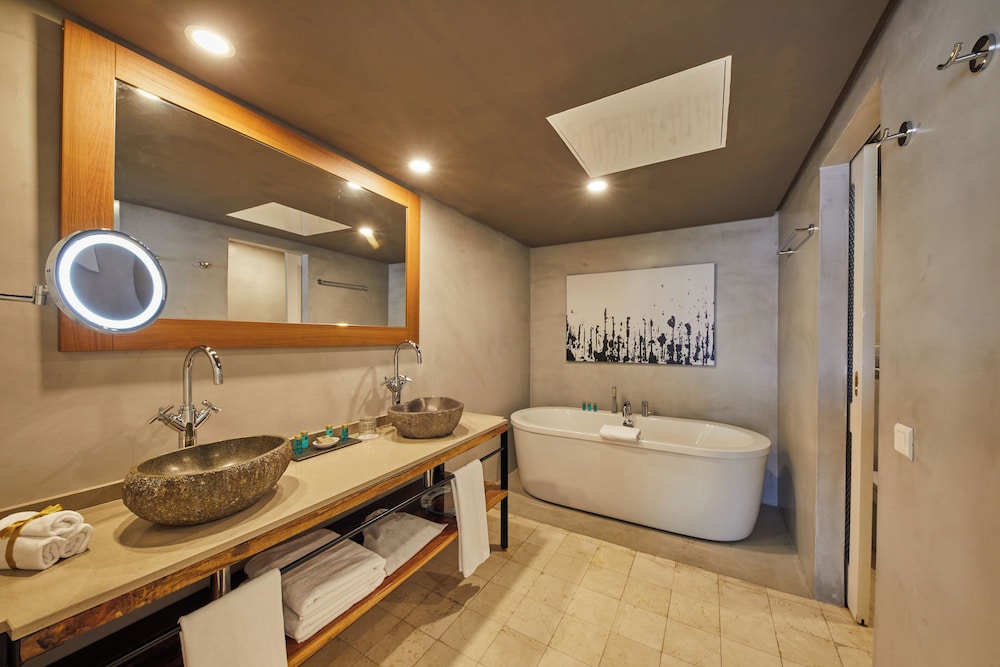 Preferred Club, Junior Suite, King Bed, Ocean View, Sofa