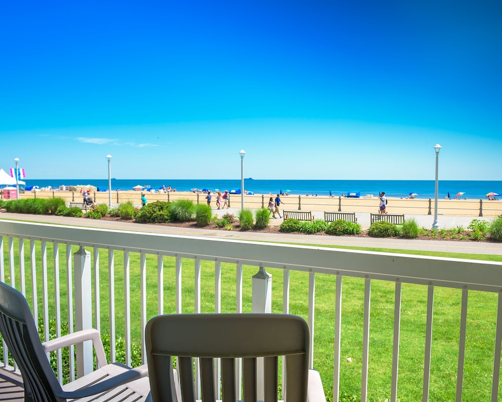 The Oceanfront Inn 33/42