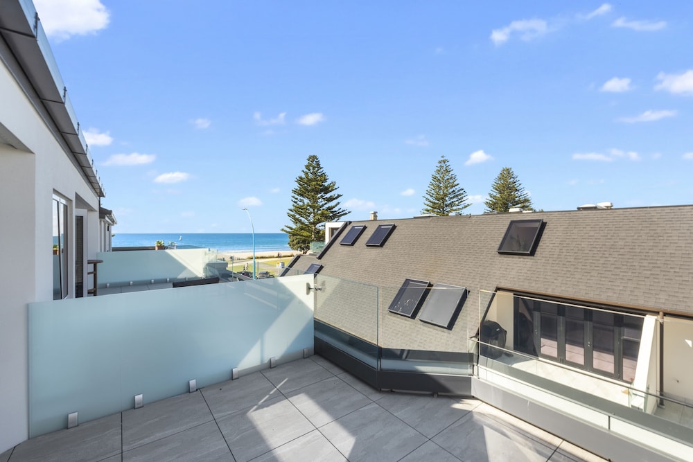 The Pavilions Beachfront Apartments 70/76