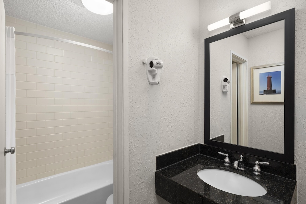 Harbor Town Inn, BW Signature Collection 58/59
