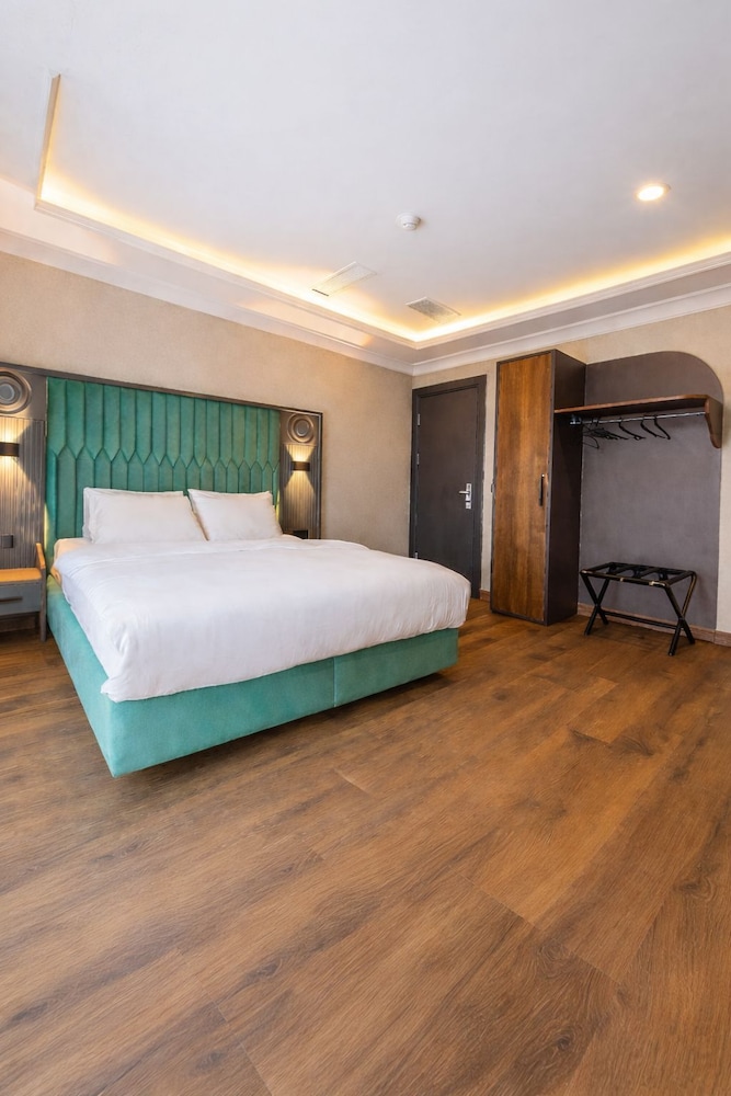 Shelton Airport Otel 28/57
