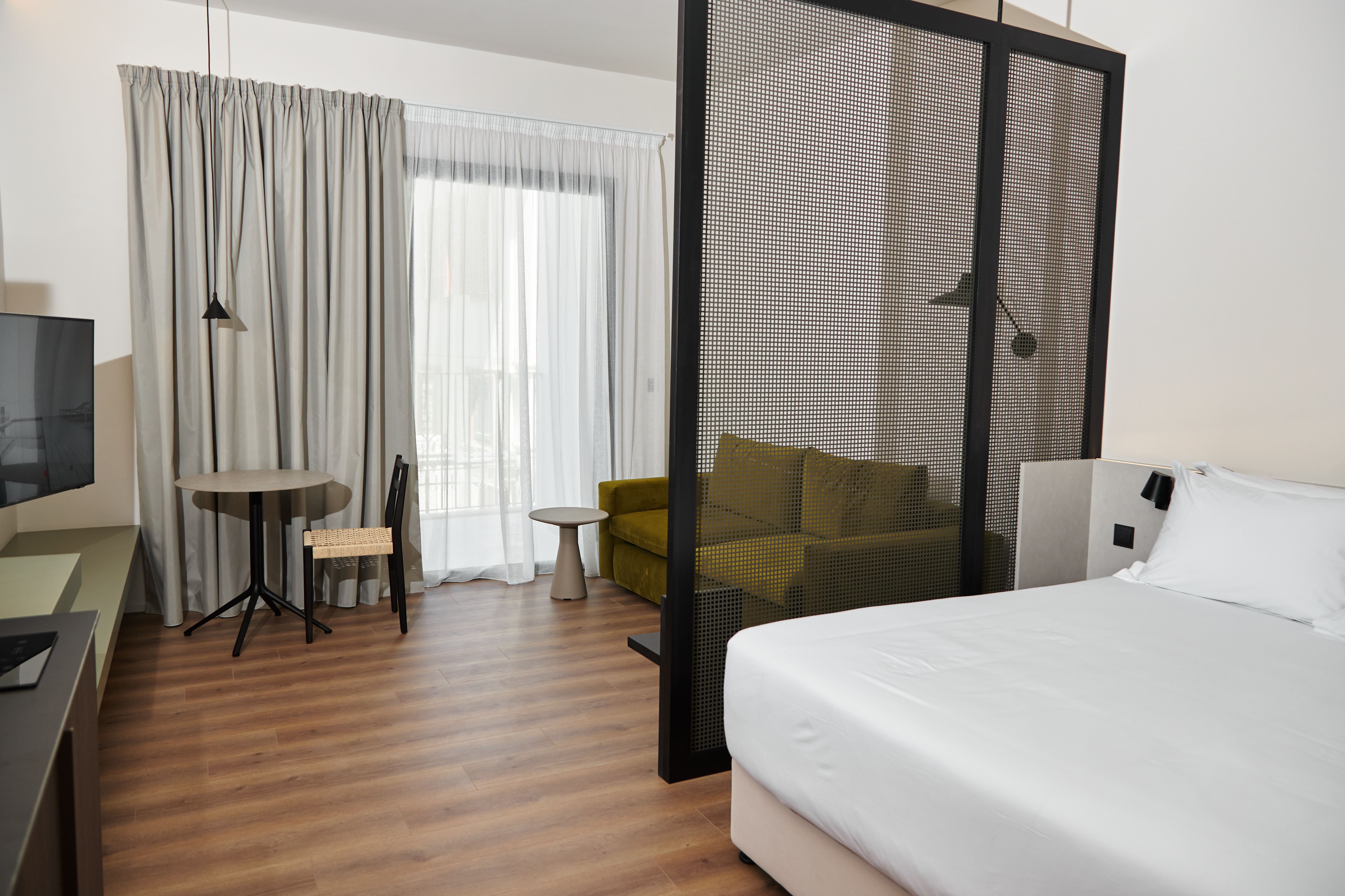 DELUXE, SUITE