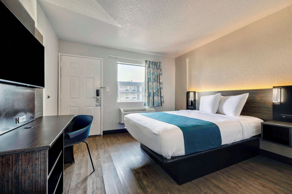 Motel6 Anaheim, CA - Fullerton East 34/59