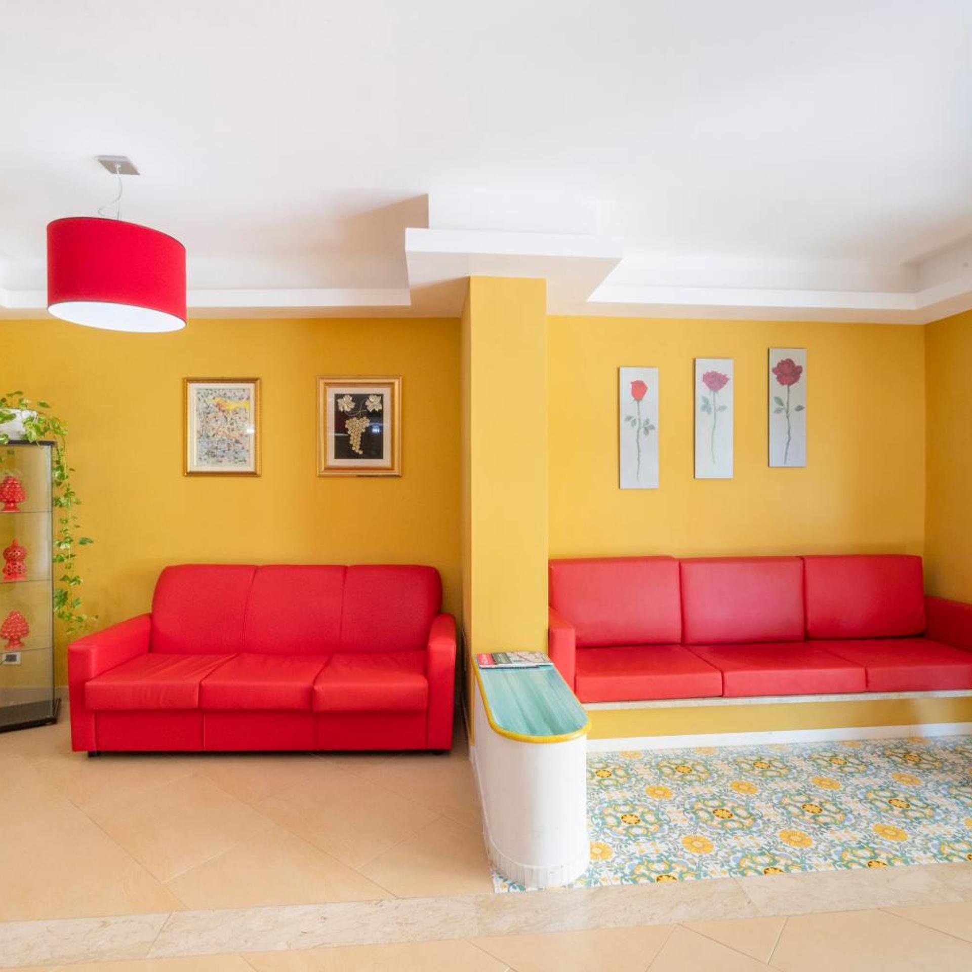 Prince Franklyn Hotel 35/55