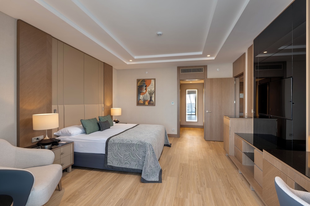 Swim Up, Family, Suite, King Bed, Trundle Bed