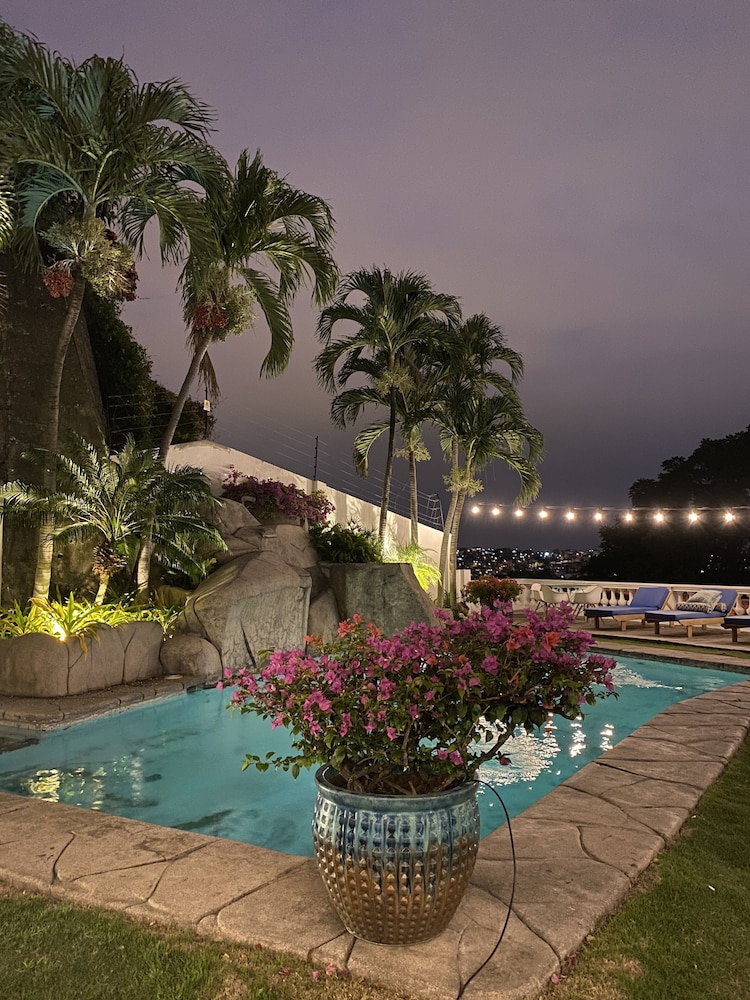 Nazu House Bed Breakfast 64/69