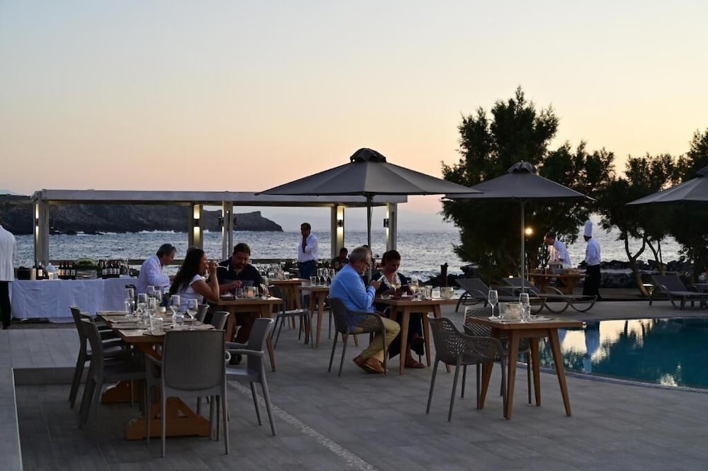Kavos Hotel 73/80