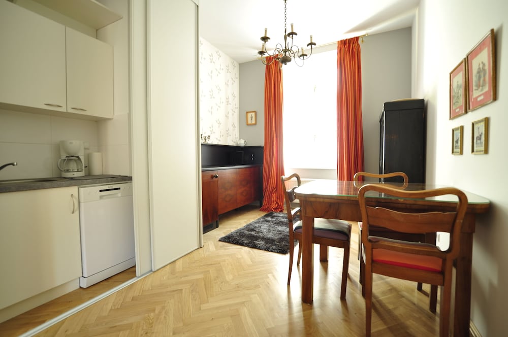 CRYSTAL SUITES OLD TOWN 42/68