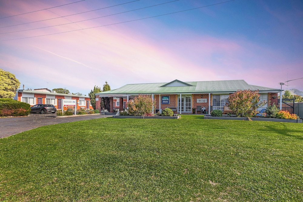 Beachcomber Motel And Apartments 58/63