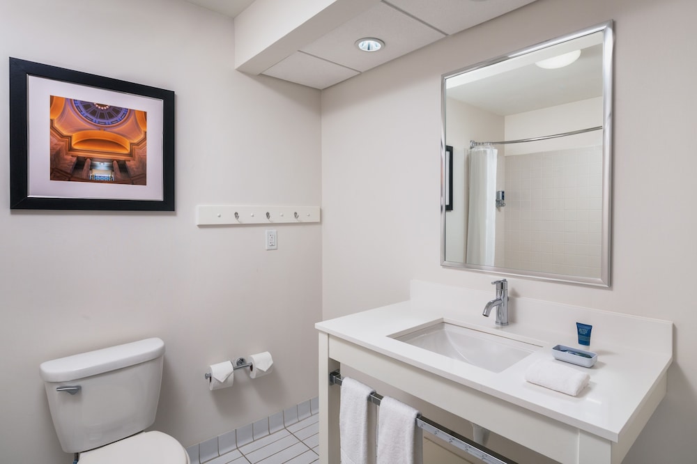 Four Points by Sheraton Bentonville 7/37