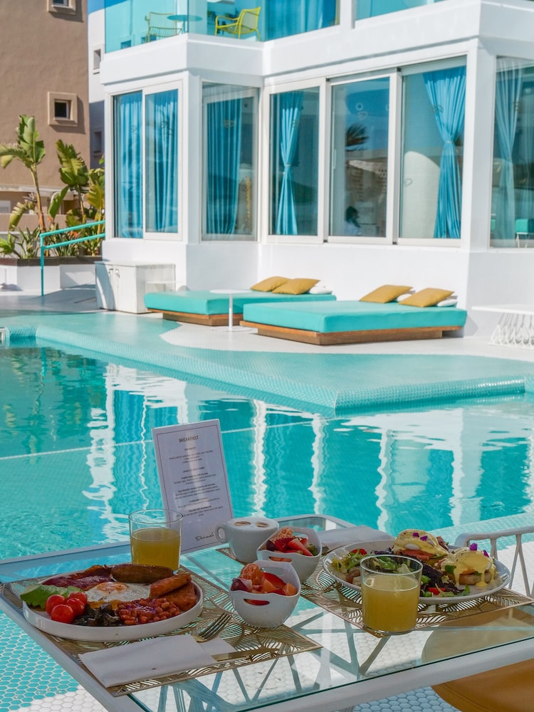 Dorado Ibiza Suites - Adults Only 7/66