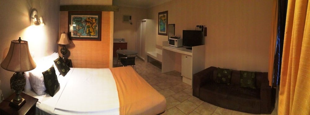 Premier, Studio, Queen Bed
