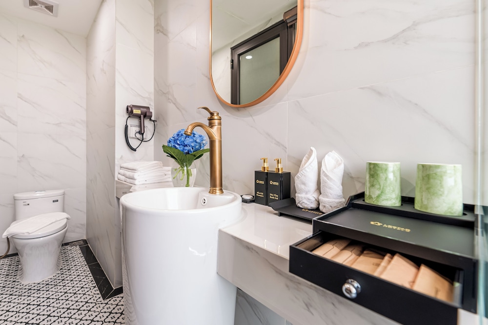 Lestar Hotel Hanoi 40/42