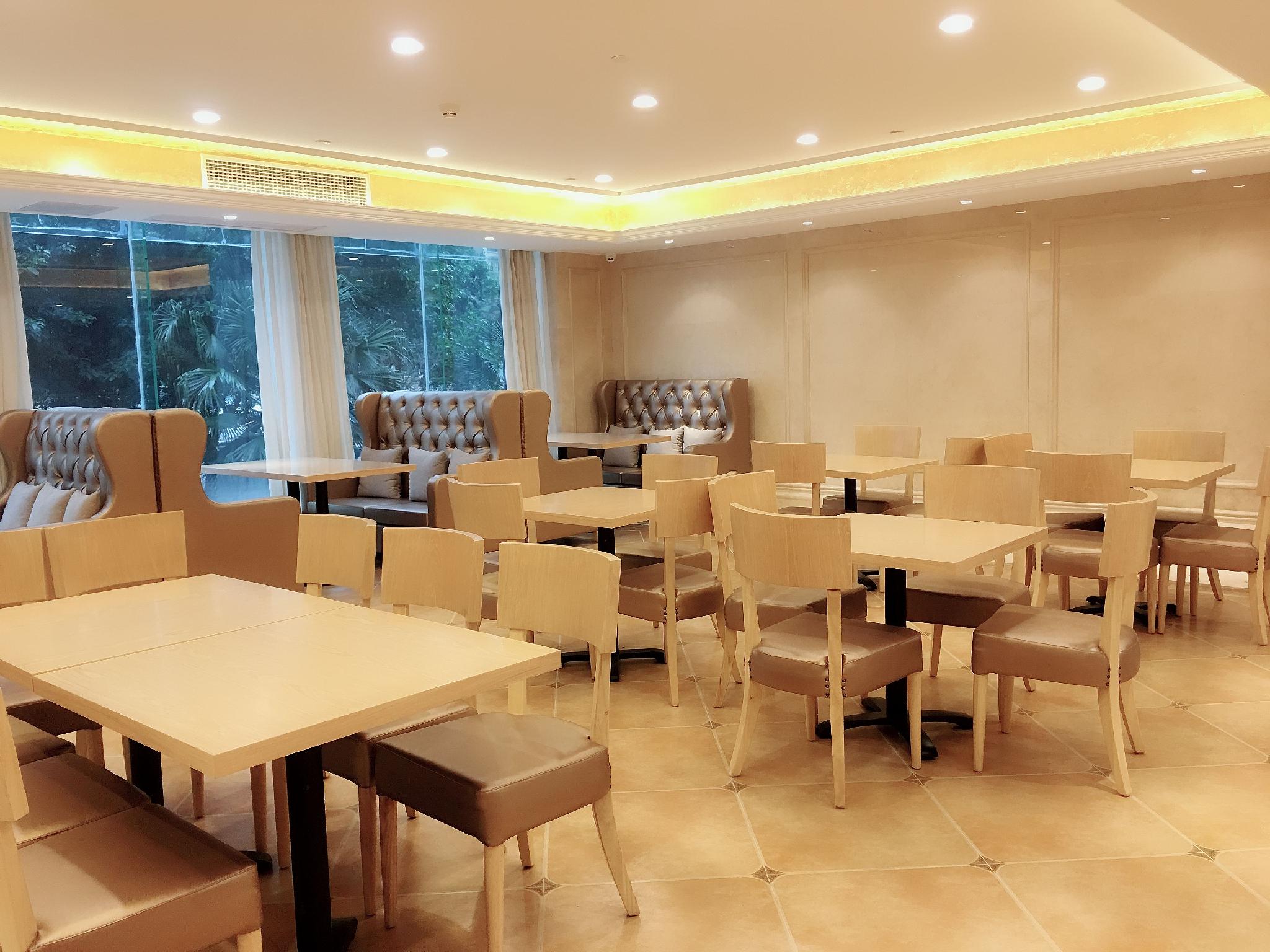 Vienna Hotel (Chongqing West Railway Station Baguocheng) 28/34