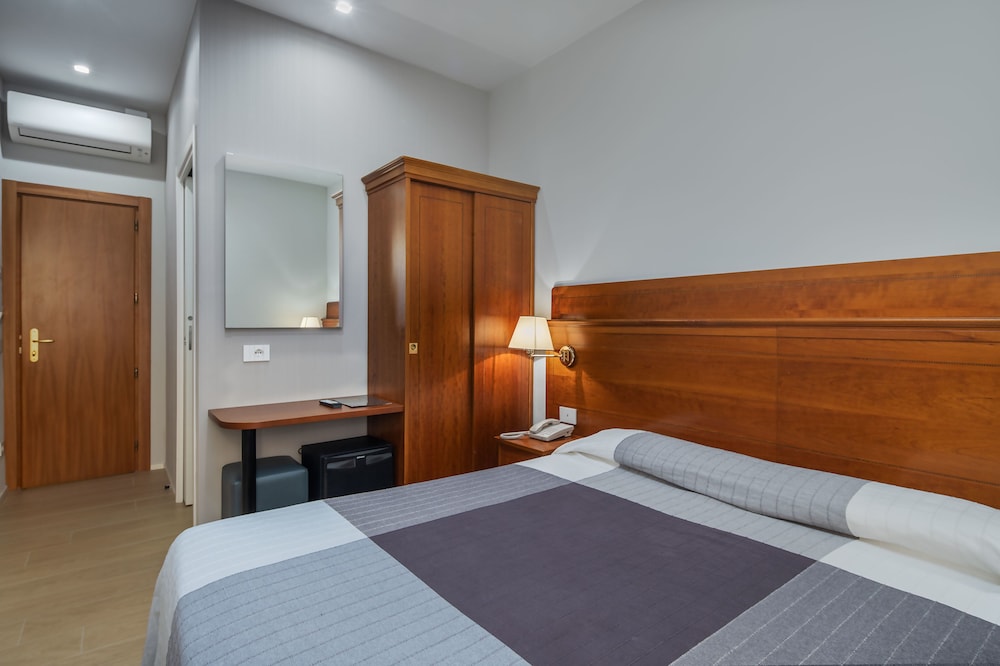 Hotel Excelsior 10/41