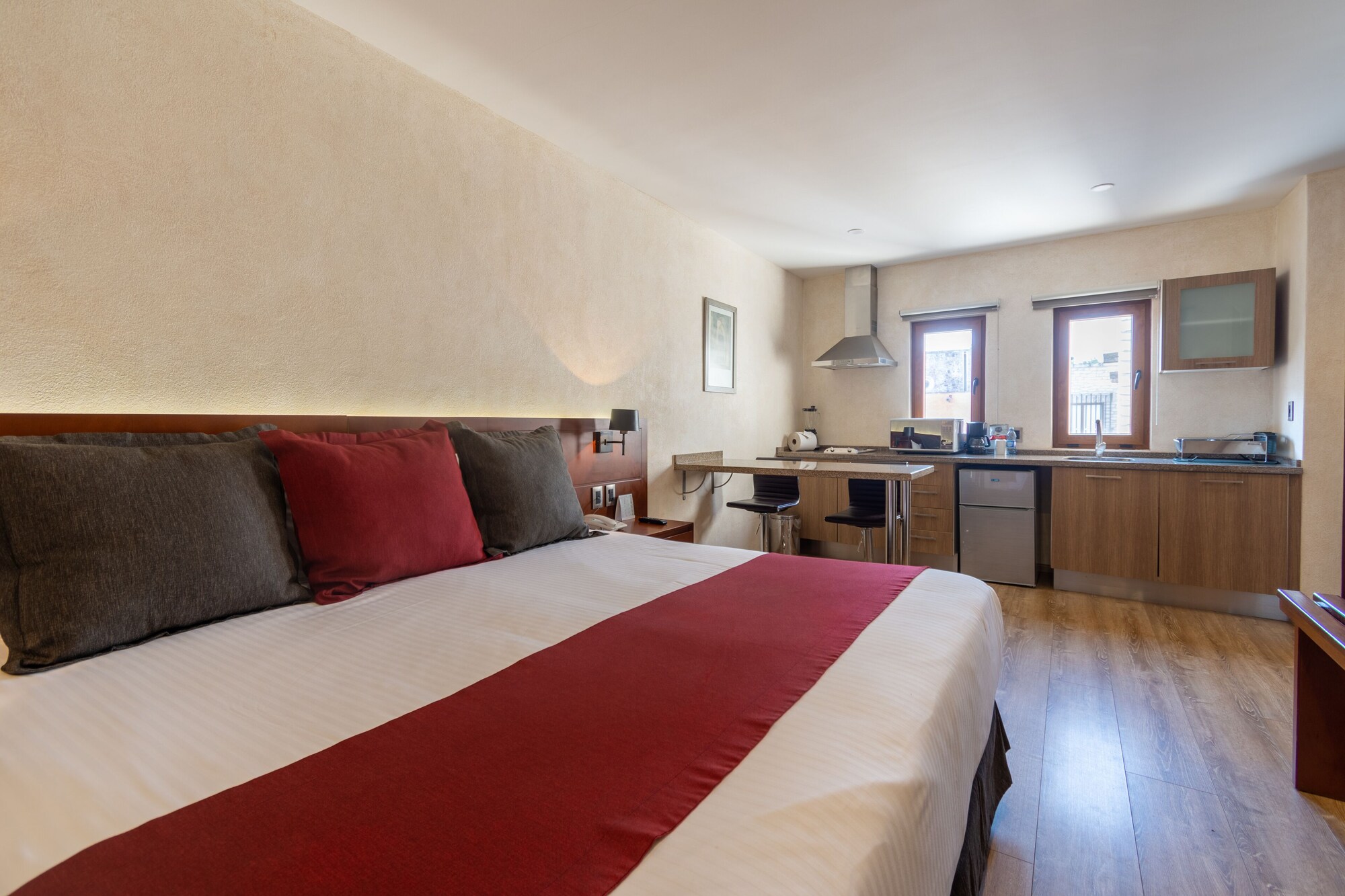 JUNIOR SUITE, STUDIO, KING BED