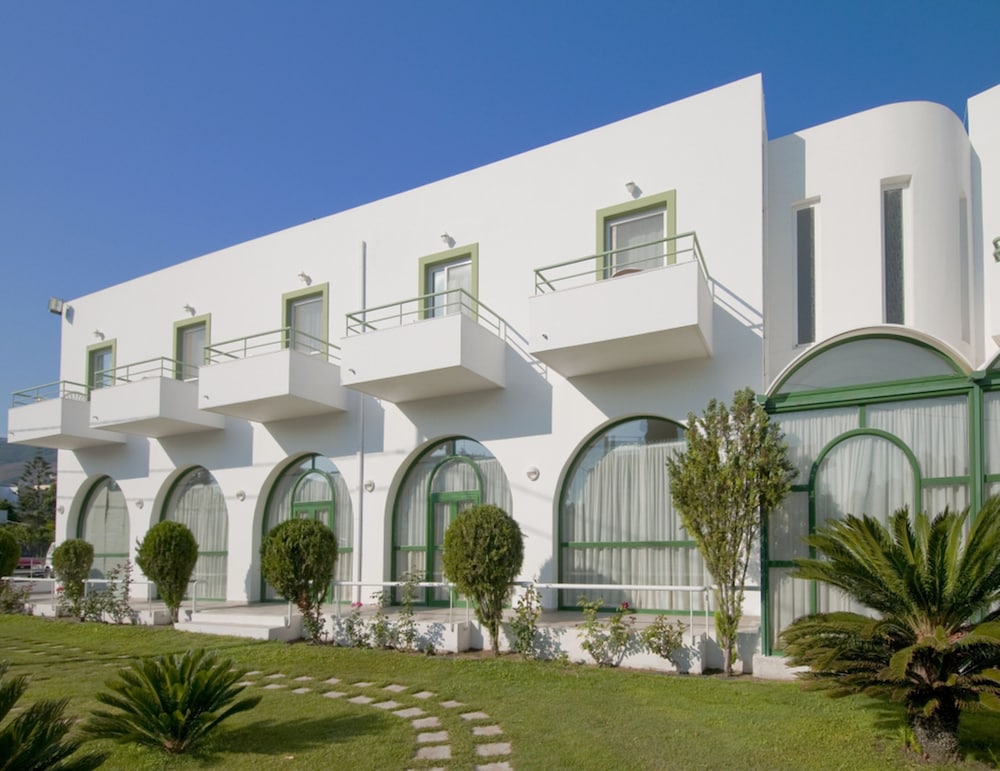 Alexandra Beach Hotel 25/37